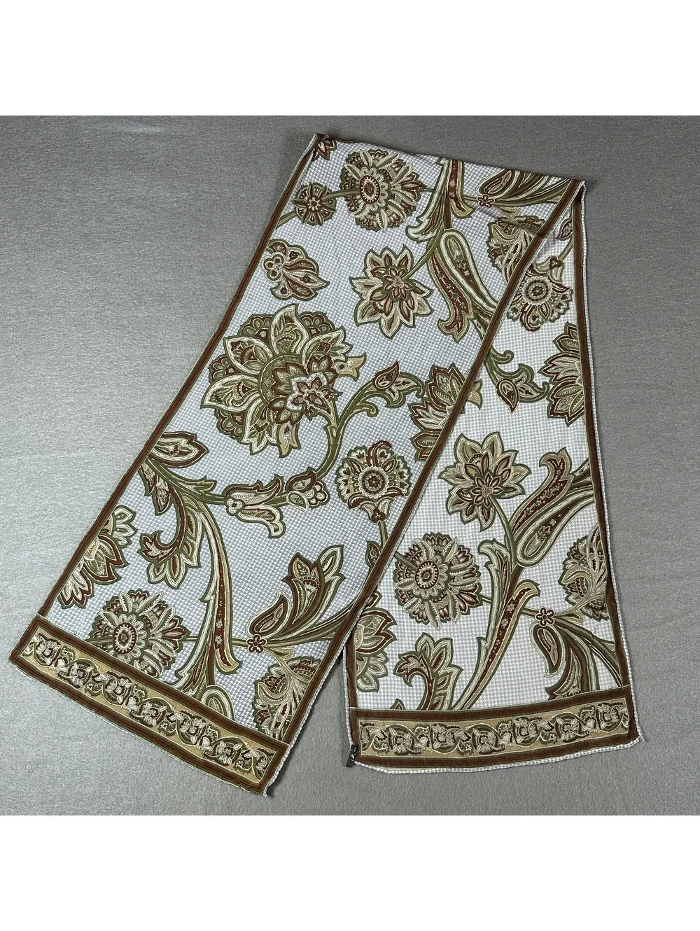 Vintage Elegant Floral Pattern Lightweight Scarf in Neutral Tones